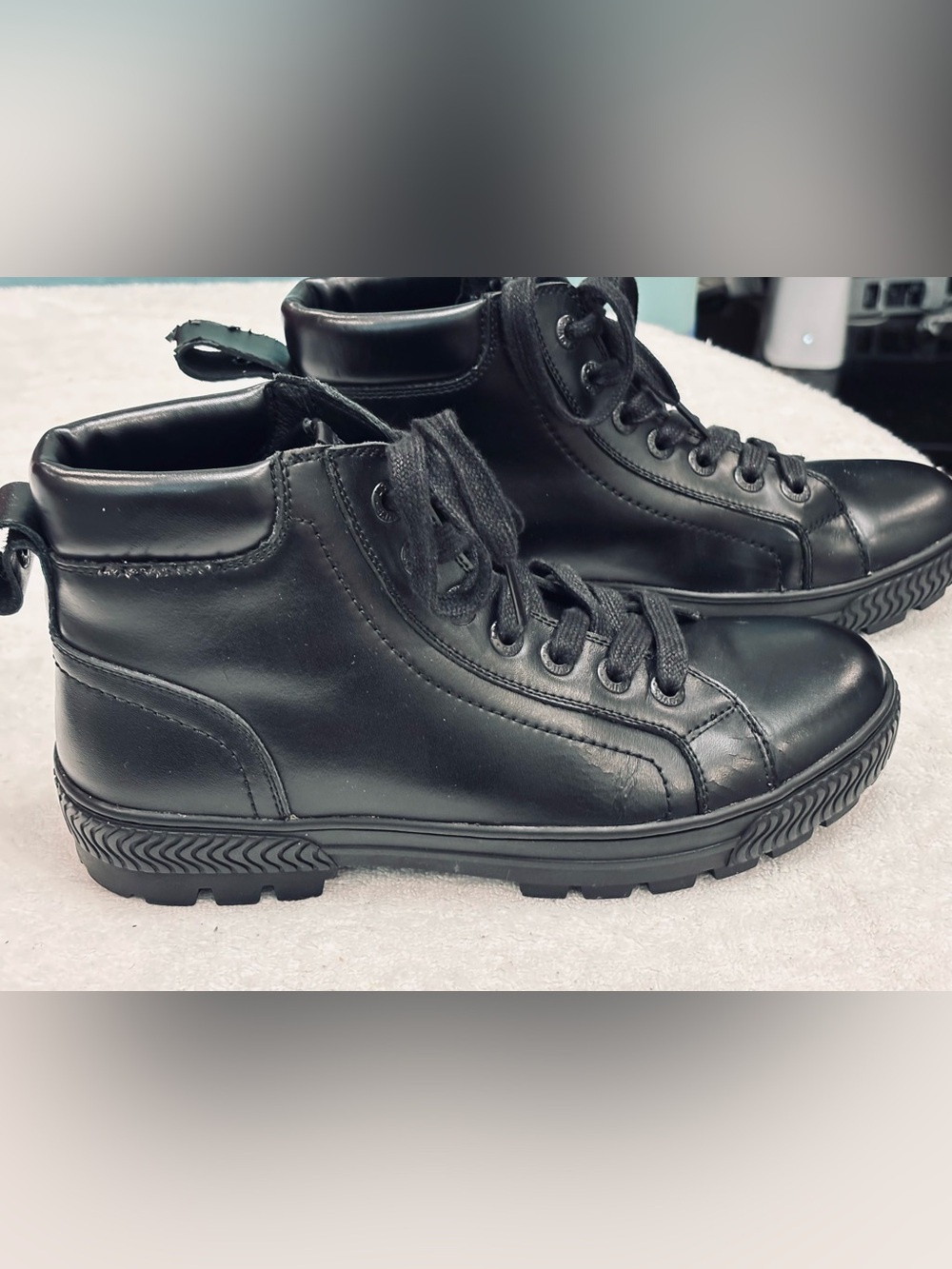 Almost Brand New Levi’s Leather Ankle Boots - Men’s size 7.5 / 40.5 EU - box 18A